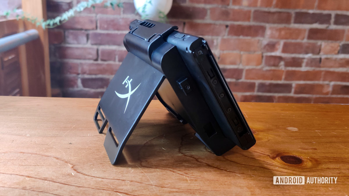 HyperX Chargeplay Clutch Review Kickstand